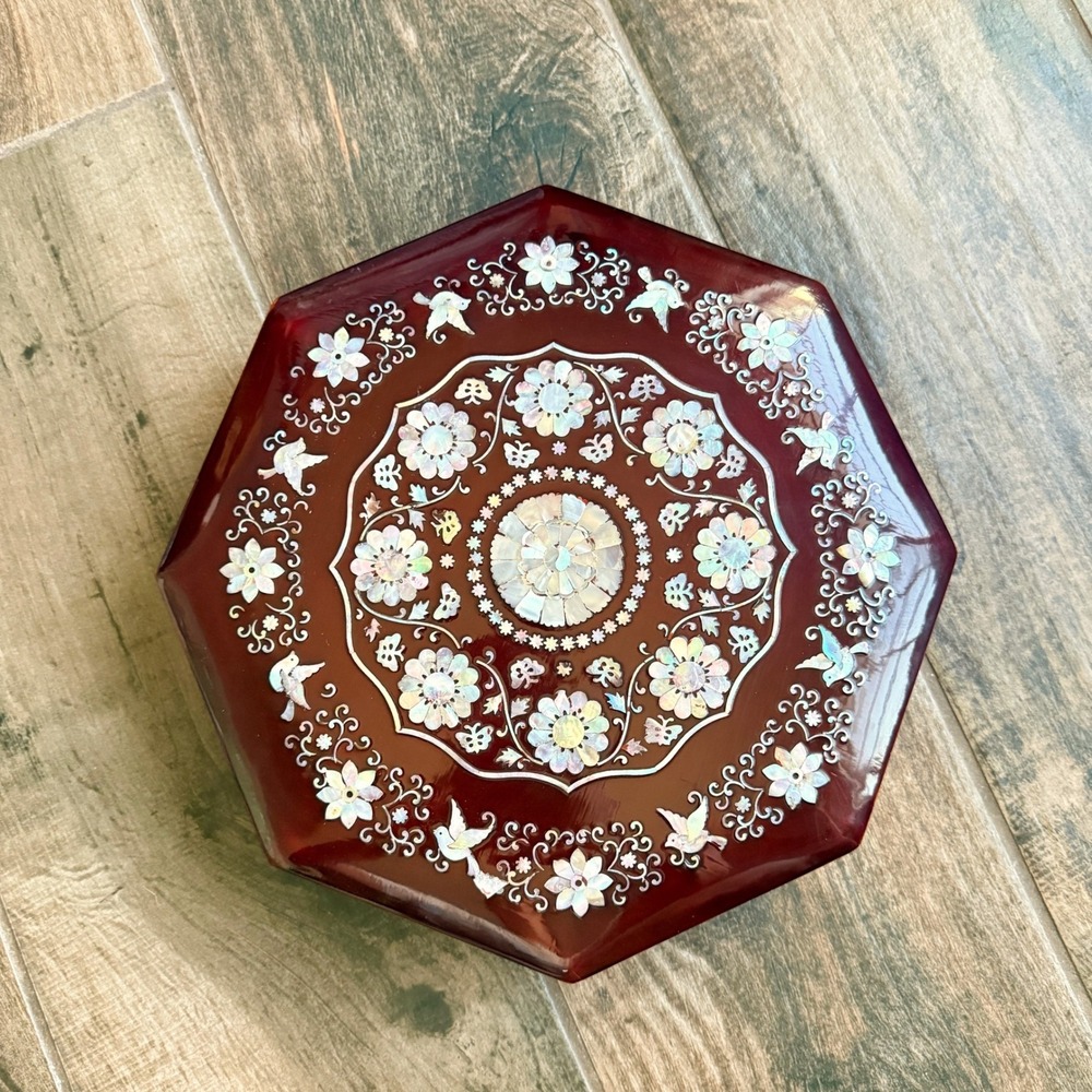 Vintage Mother of Pearl Inlay Dove Flower 12" Octagonal Lacquered Wooden Box - Picture 2 of 9